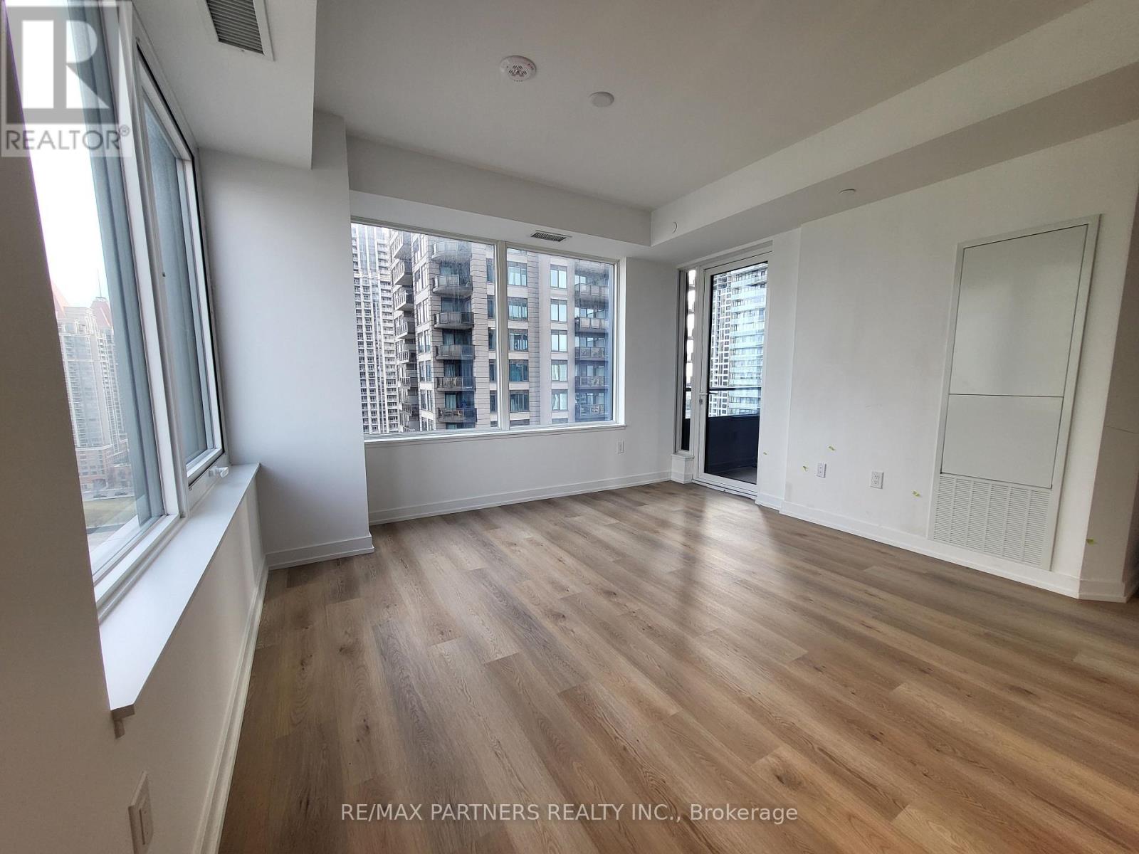 1704 - 395 Square One Drive, Mississauga, Ontario  L5B 0P6 - Photo 10 - W12677448