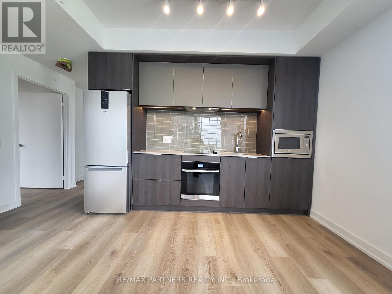 1704 - 395 Square One Drive, Mississauga, Ontario  L5B 0P6 - Photo 9 - W12677448