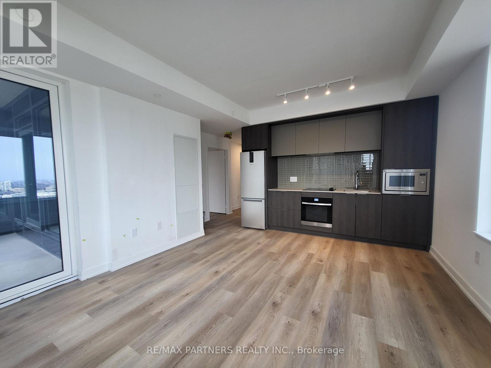 1704 - 395 Square One Drive, Mississauga, Ontario  L5B 0P6 - Photo 11 - W12677448