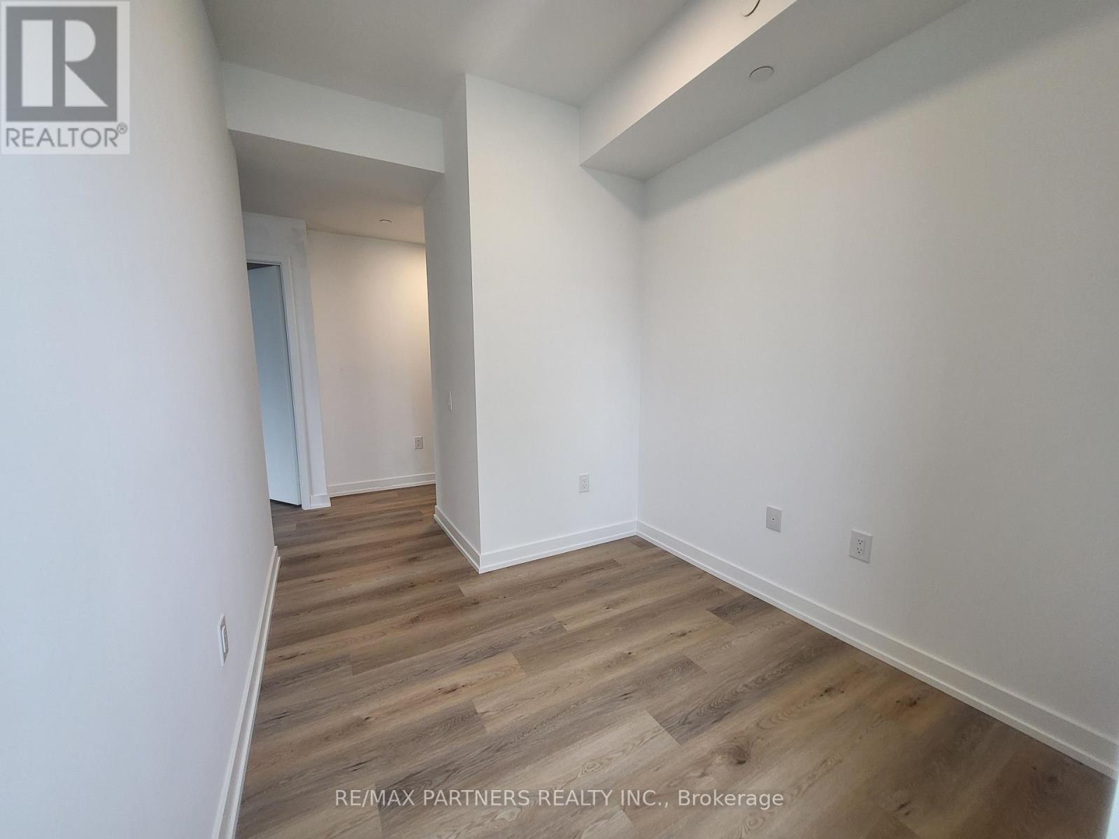 1704 - 395 Square One Drive, Mississauga, Ontario  L5B 0P6 - Photo 6 - W12677448