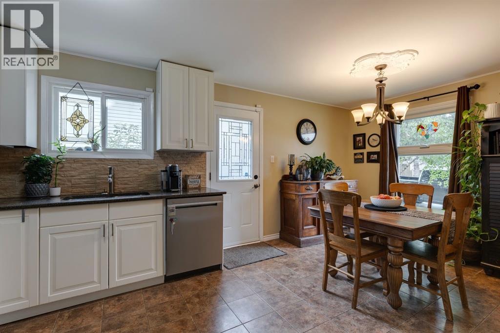 87 Falton Close Ne, Calgary, Alberta  T3J 1X2 - Photo 5 - A2251298