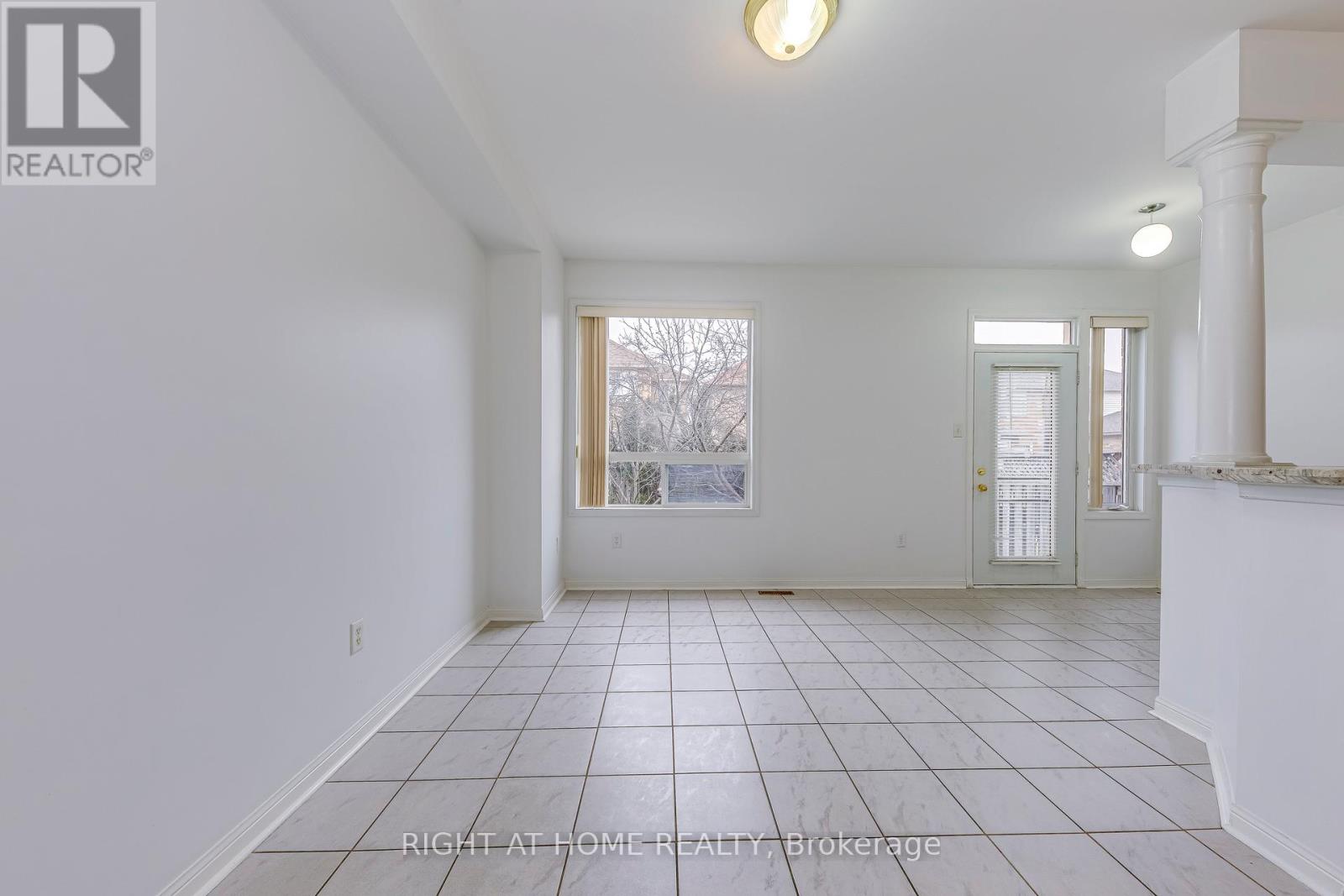 1348 Weir Chase, Mississauga, Ontario  L5V 2W9 - Photo 10 - W12693908