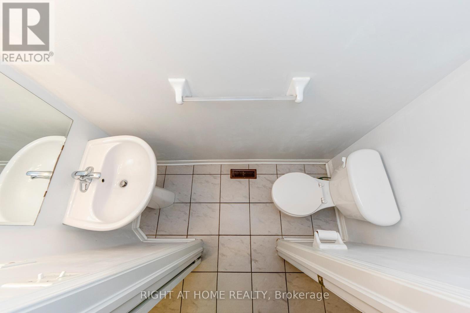 1348 Weir Chase, Mississauga, Ontario  L5V 2W9 - Photo 13 - W12693908