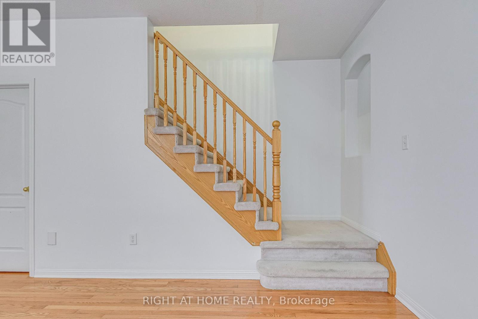 1348 Weir Chase, Mississauga, Ontario  L5V 2W9 - Photo 14 - W12693908