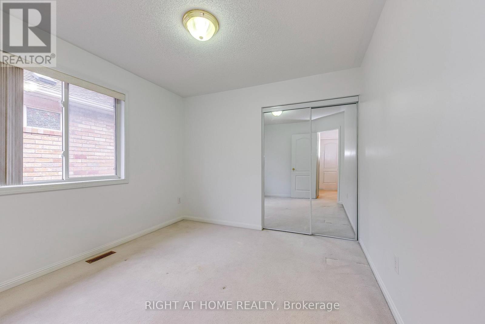 1348 Weir Chase, Mississauga, Ontario  L5V 2W9 - Photo 22 - W12693908