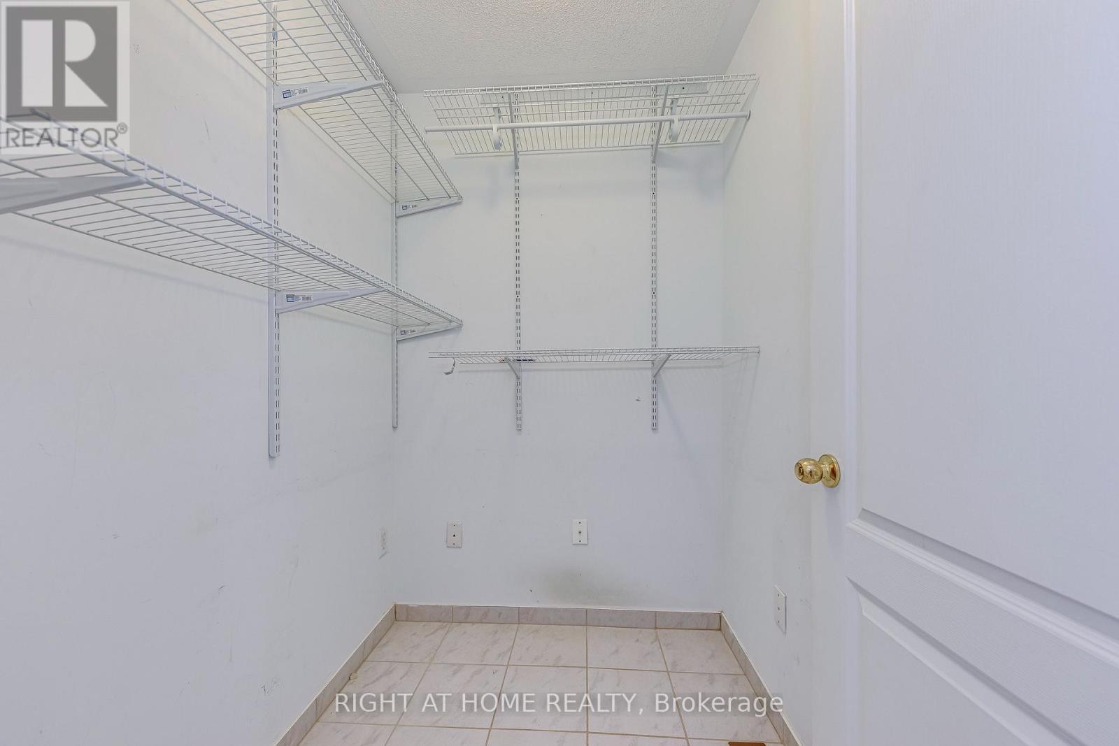 1348 Weir Chase, Mississauga, Ontario  L5V 2W9 - Photo 28 - W12693908