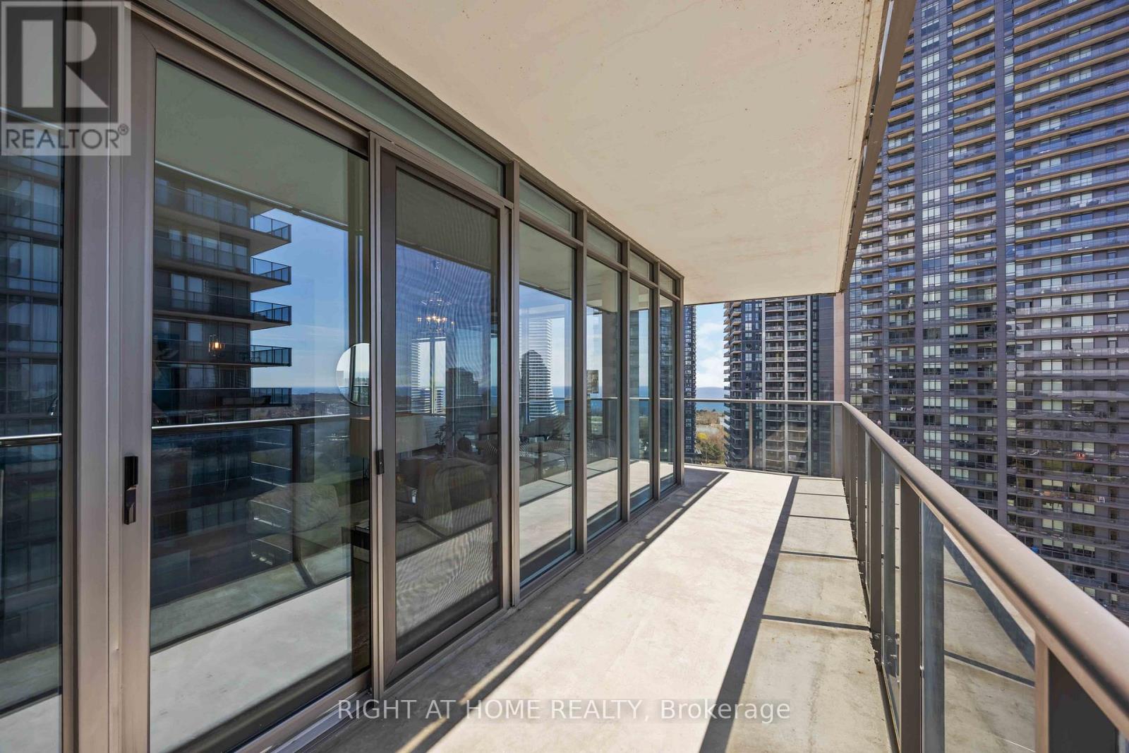 2205 - 90 Park Lawn Road, Toronto (Mimico), Ontario  M8Y 0B6 - Photo 12 - W12693912