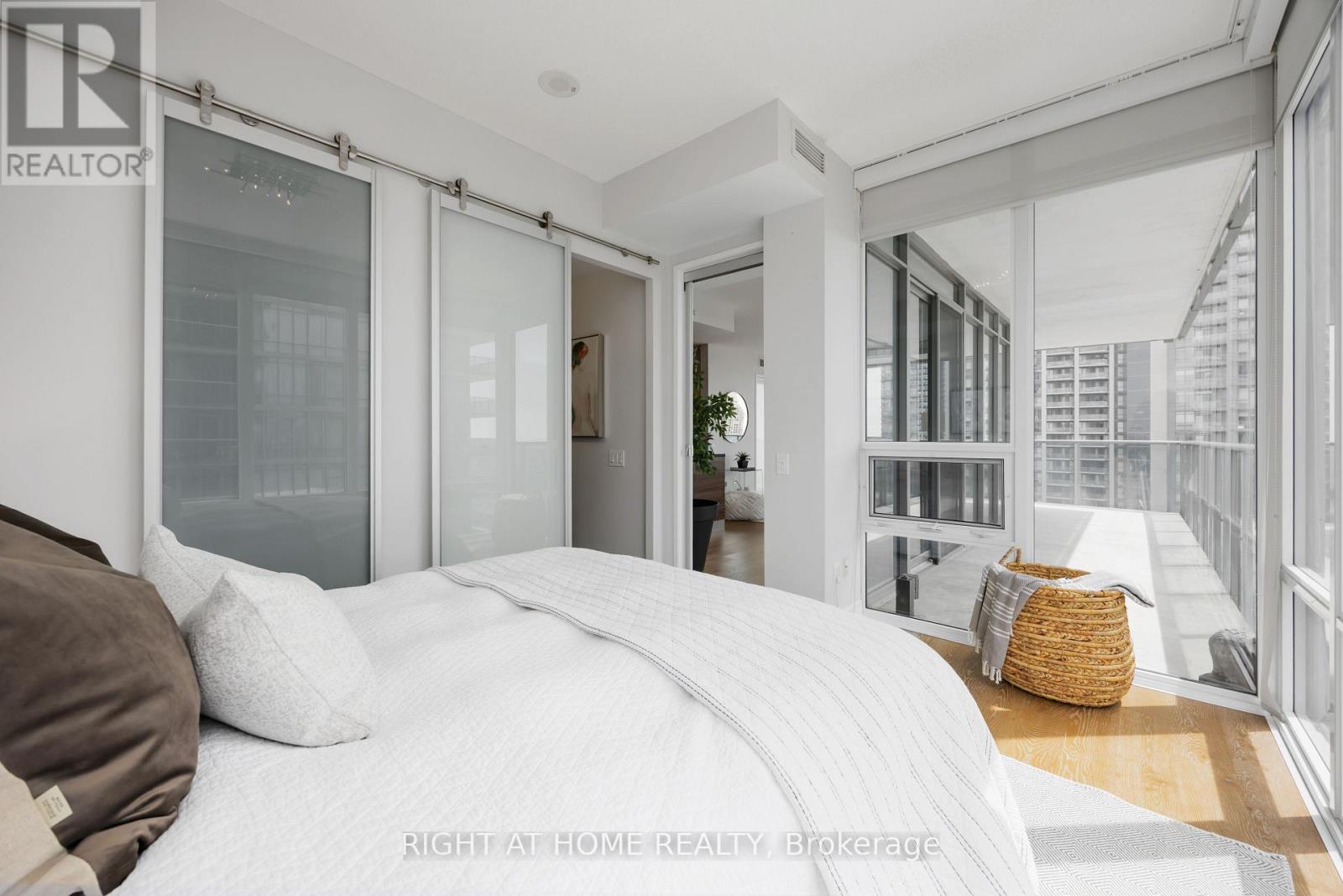 2205 - 90 Park Lawn Road, Toronto (Mimico), Ontario  M8Y 0B6 - Photo 17 - W12693912