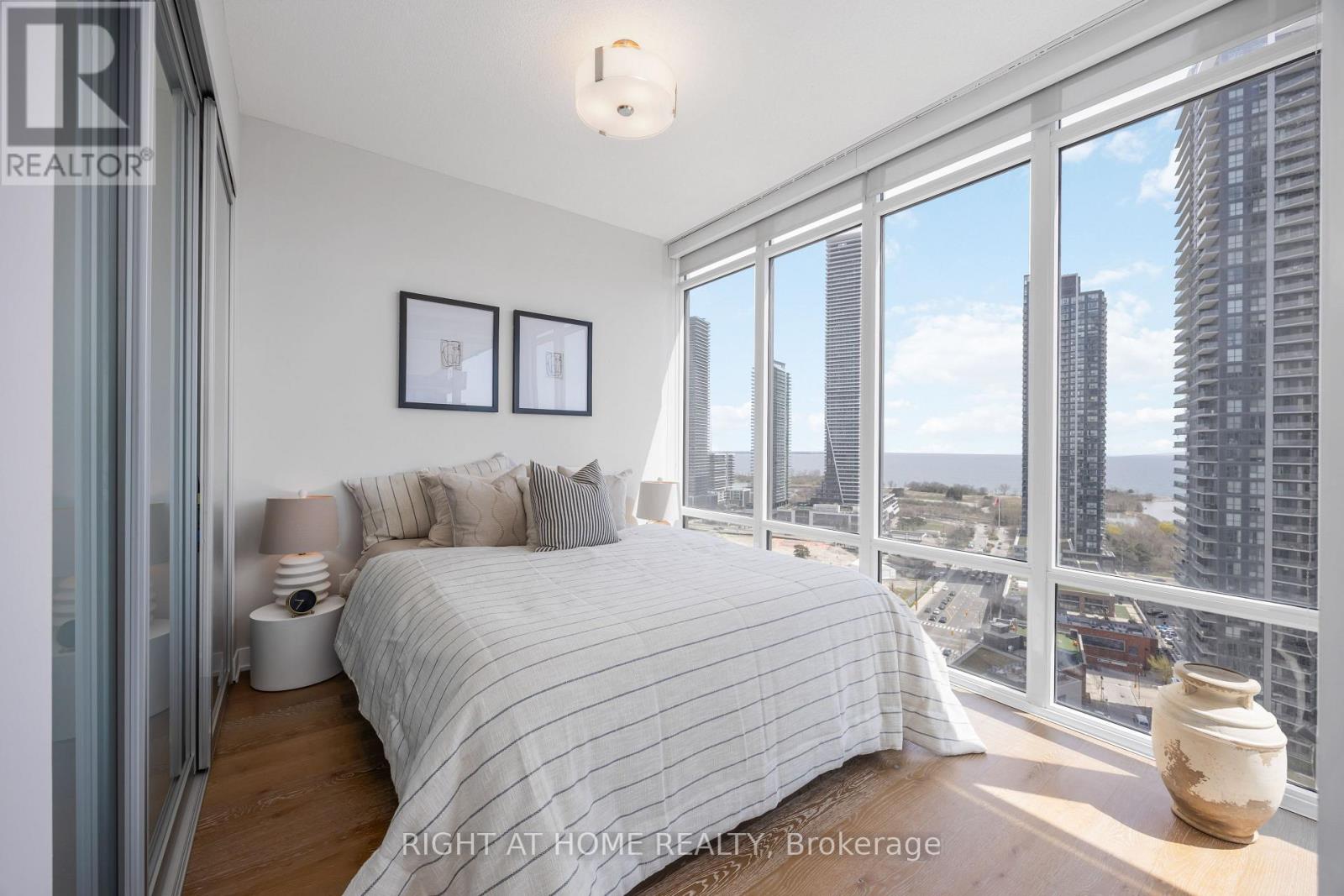 2205 - 90 Park Lawn Road, Toronto (Mimico), Ontario  M8Y 0B6 - Photo 19 - W12693912