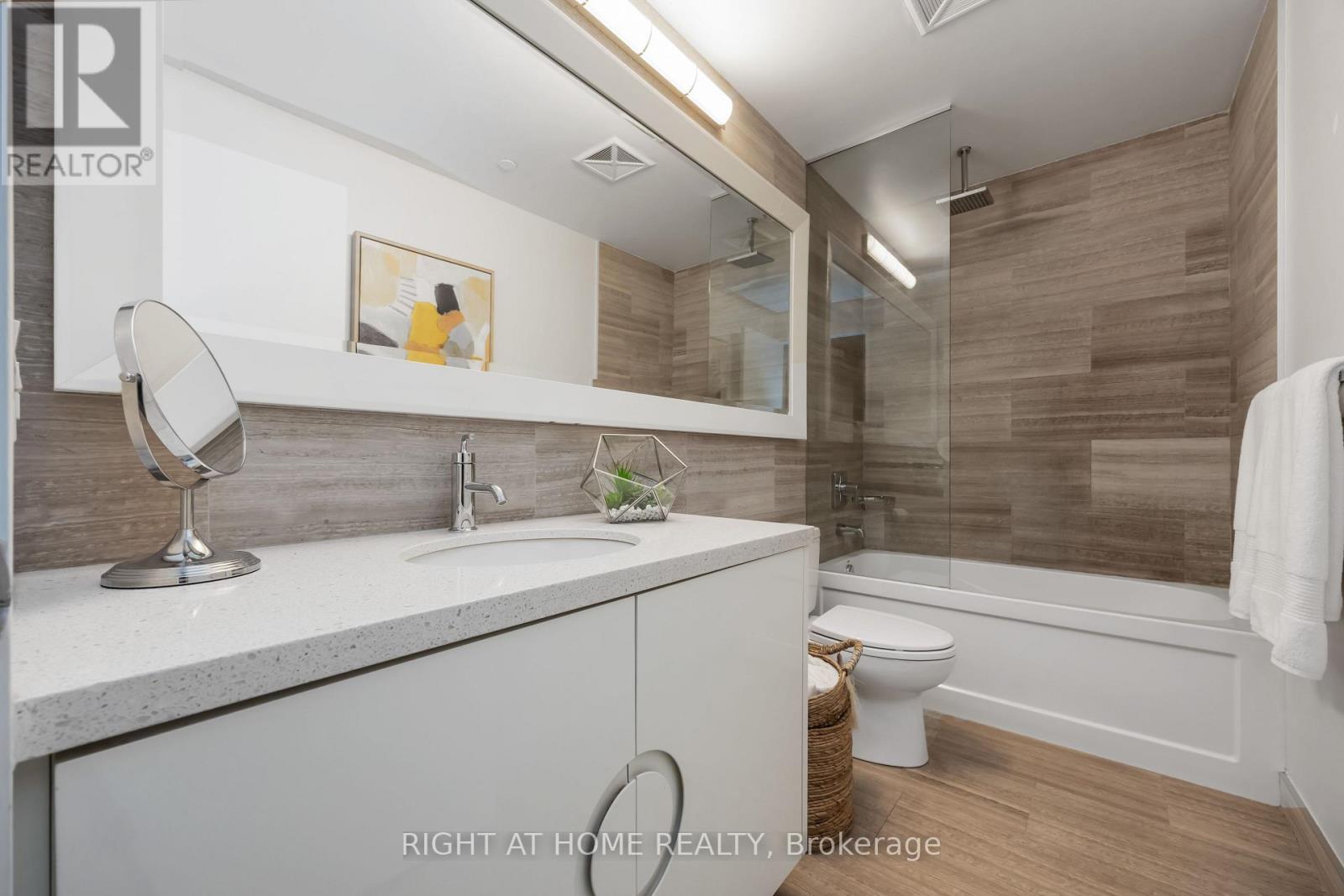 2205 - 90 Park Lawn Road, Toronto (Mimico), Ontario  M8Y 0B6 - Photo 20 - W12693912