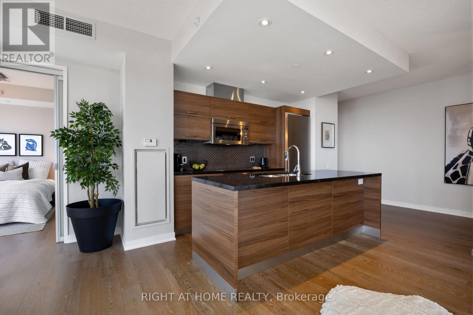 2205 - 90 Park Lawn Road, Toronto (Mimico), Ontario  M8Y 0B6 - Photo 9 - W12693912