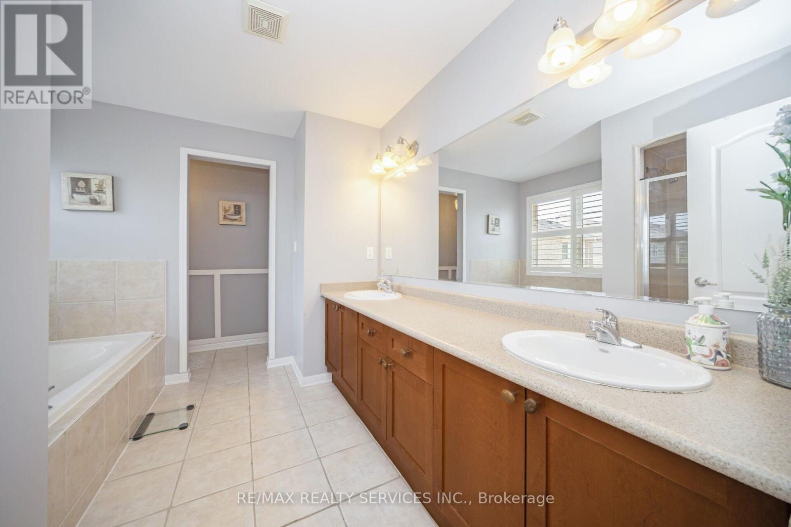 472 Tonelli Lane, Milton (Ha Harrison), Ontario  L9T 0N5 - Photo 22 - W12693920