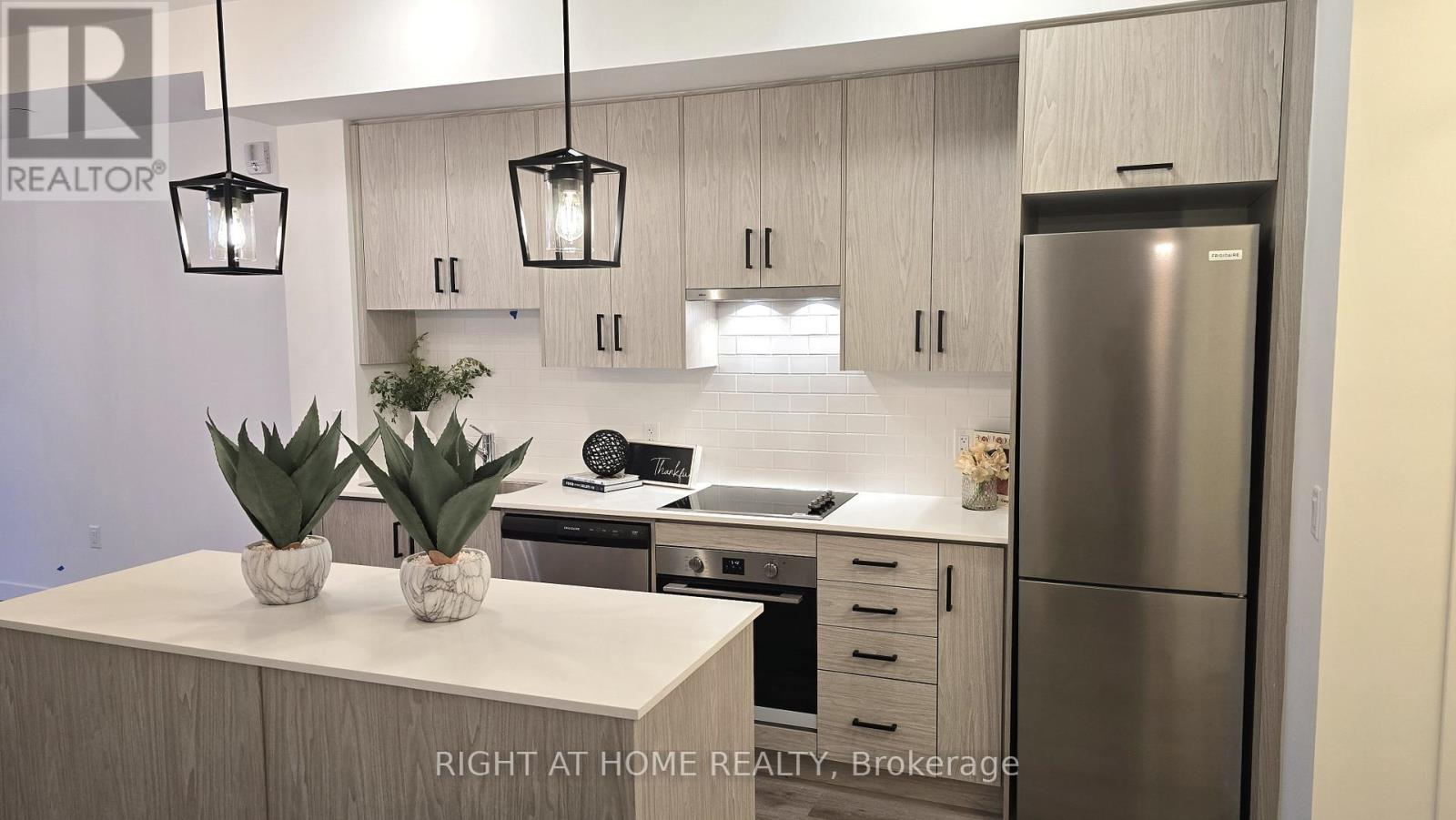 603 - 461 Green Road, Hamilton (Lakeshore), Ontario  L8E 0L5 - Photo 4 - X12693900