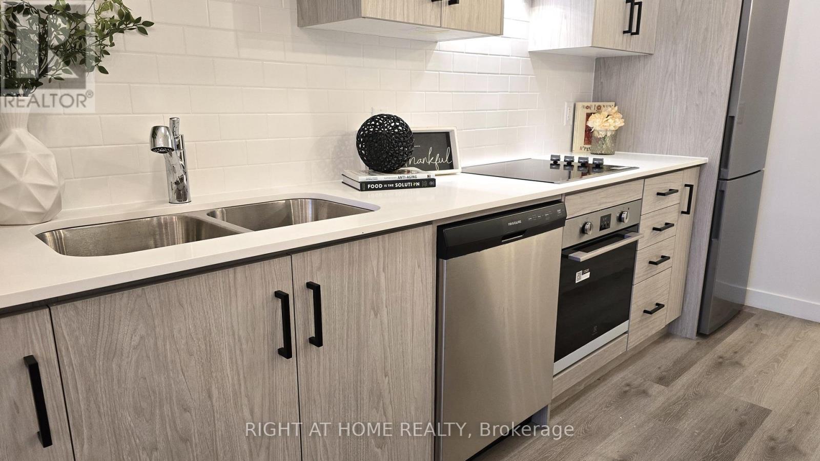 603 - 461 Green Road, Hamilton (Lakeshore), Ontario  L8E 0L5 - Photo 8 - X12693900