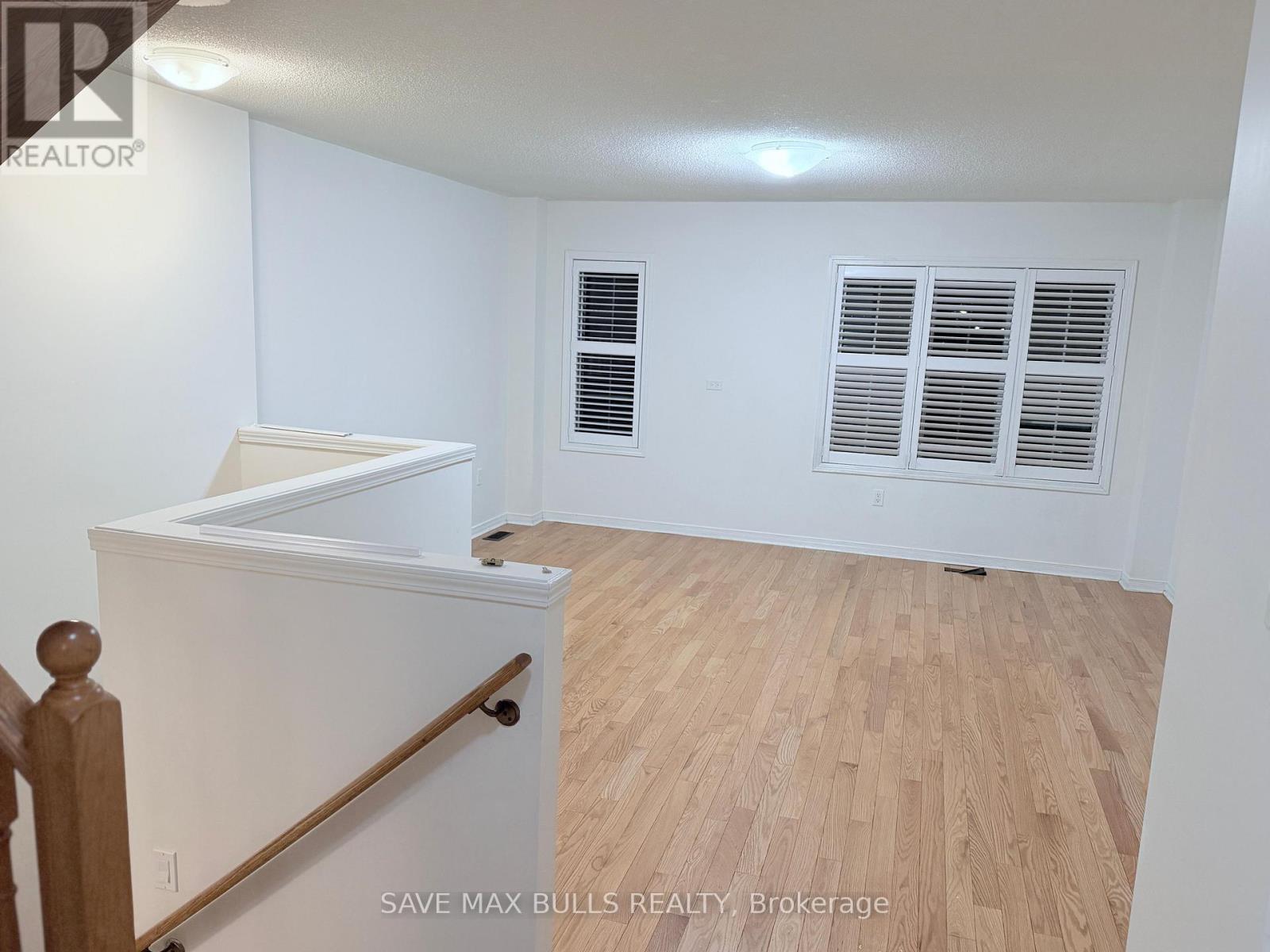 37 Magpie Way, Whitby, Ontario  L1N 0K7 - Photo 5 - E12679026