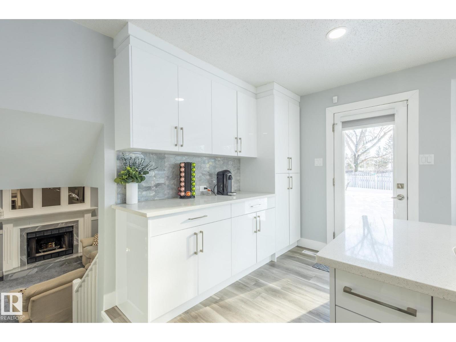 8515 24 Av Nw, Edmonton, Alberta  T6K 2W3 - Photo 8 - E4469945