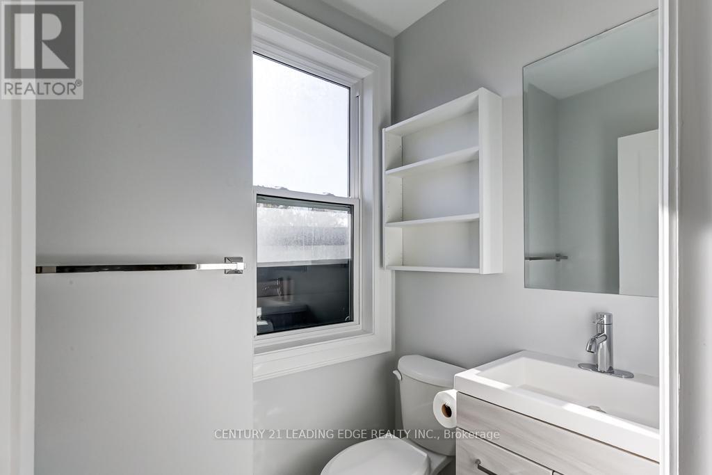 3rd Floor - 269 Leslie Street, Toronto, Ontario  M4M 3C8 - Photo 10 - E12693934