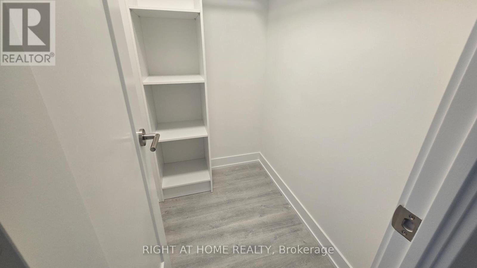 209 - 60 Central Park Road Way, Toronto, Ontario  M9A 0E6 - Photo 32 - W12659670