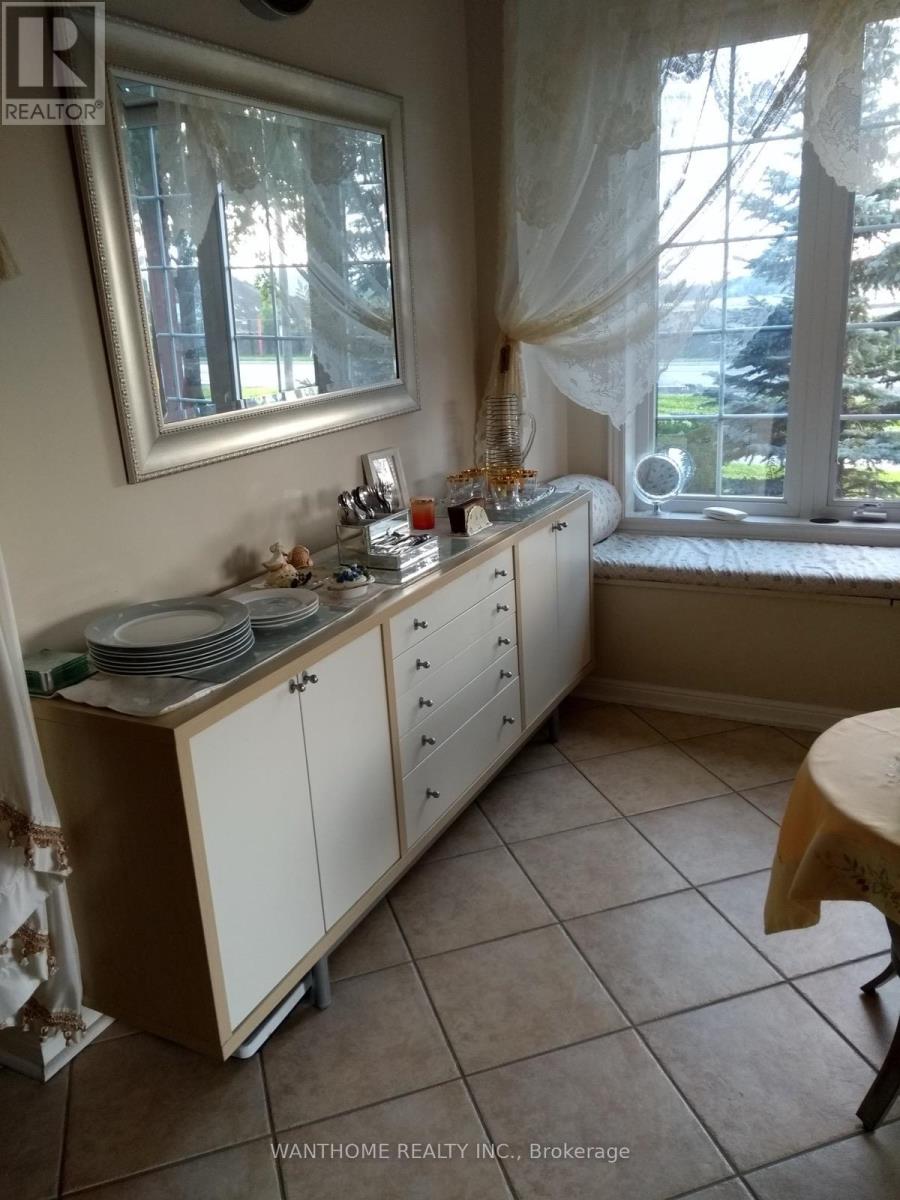 3995 Janice Drive, Mississauga, Ontario  L5M 7Y5 - Photo 10 - W12693930