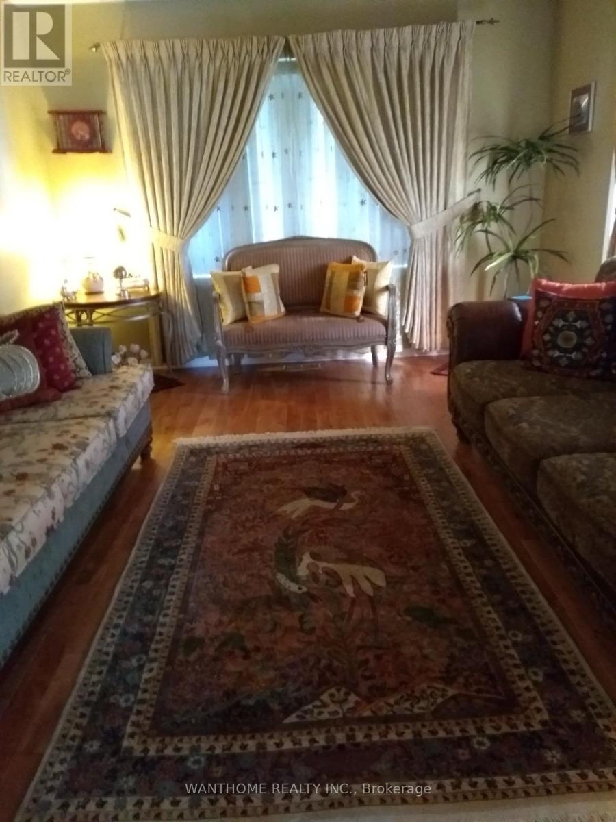 3995 Janice Drive, Mississauga, Ontario  L5M 7Y5 - Photo 4 - W12693930