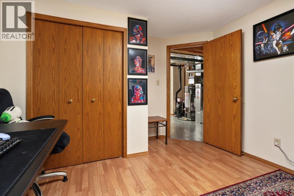 6611 54 Avenue, Camrose, Alberta  T4V 4M1 - Photo 28 - A2278442