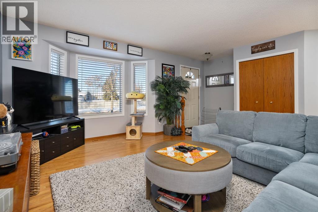 6611 54 Avenue, Camrose, Alberta  T4V 4M1 - Photo 3 - A2278442