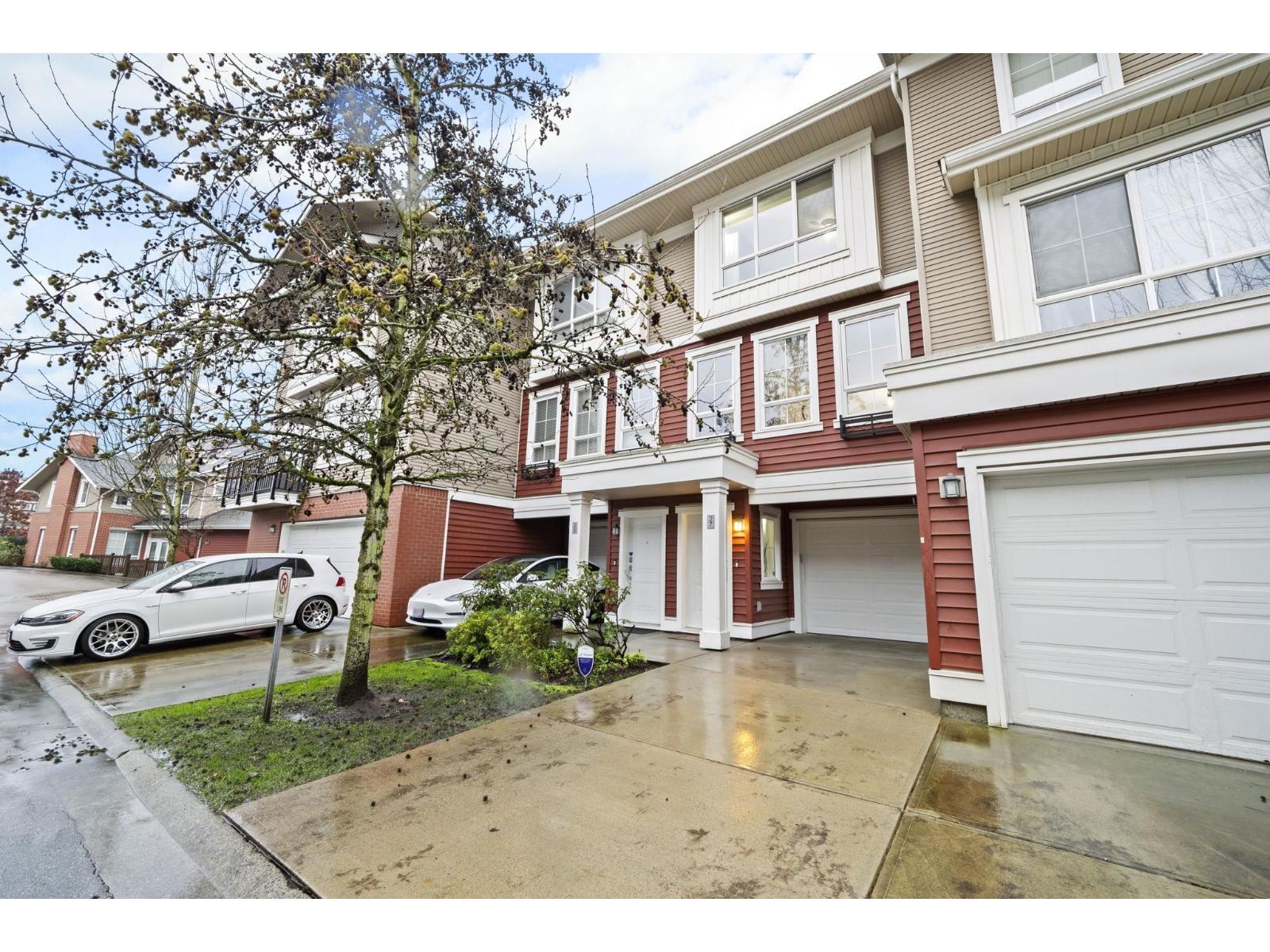 27 19505 68A AVENUE, Surrey, British Columbia