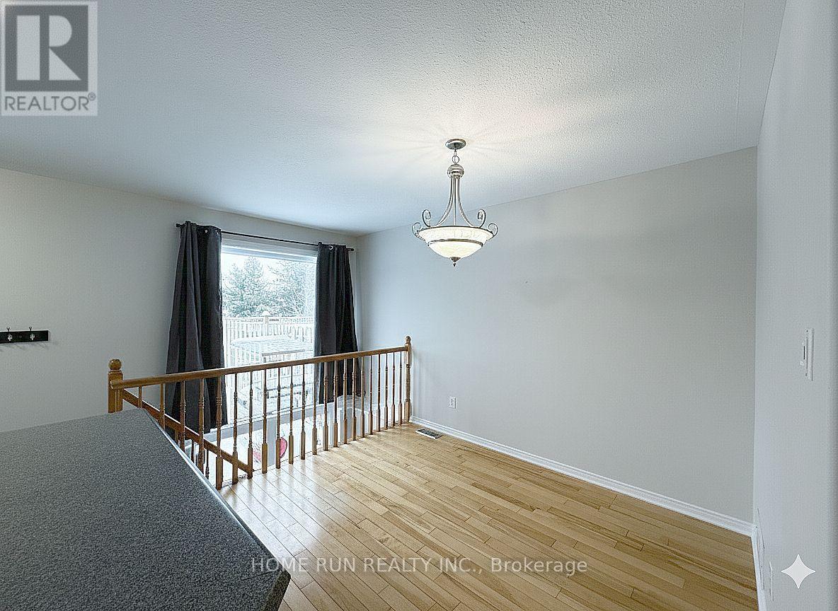 62 Highmont Court, Ottawa, Ontario  K2T 1B2 - Photo 12 - X12693960