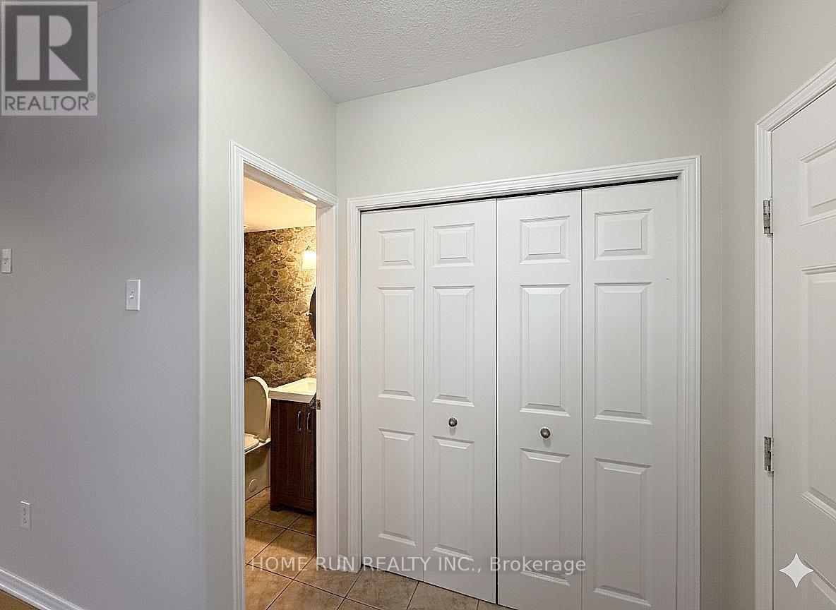 62 Highmont Court, Ottawa, Ontario  K2T 1B2 - Photo 5 - X12693960