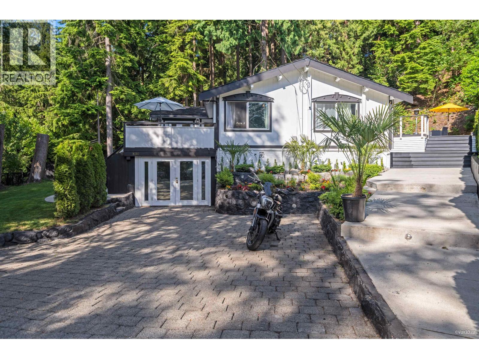 3870 EMERALD DRIVE, North Vancouver, British Columbia