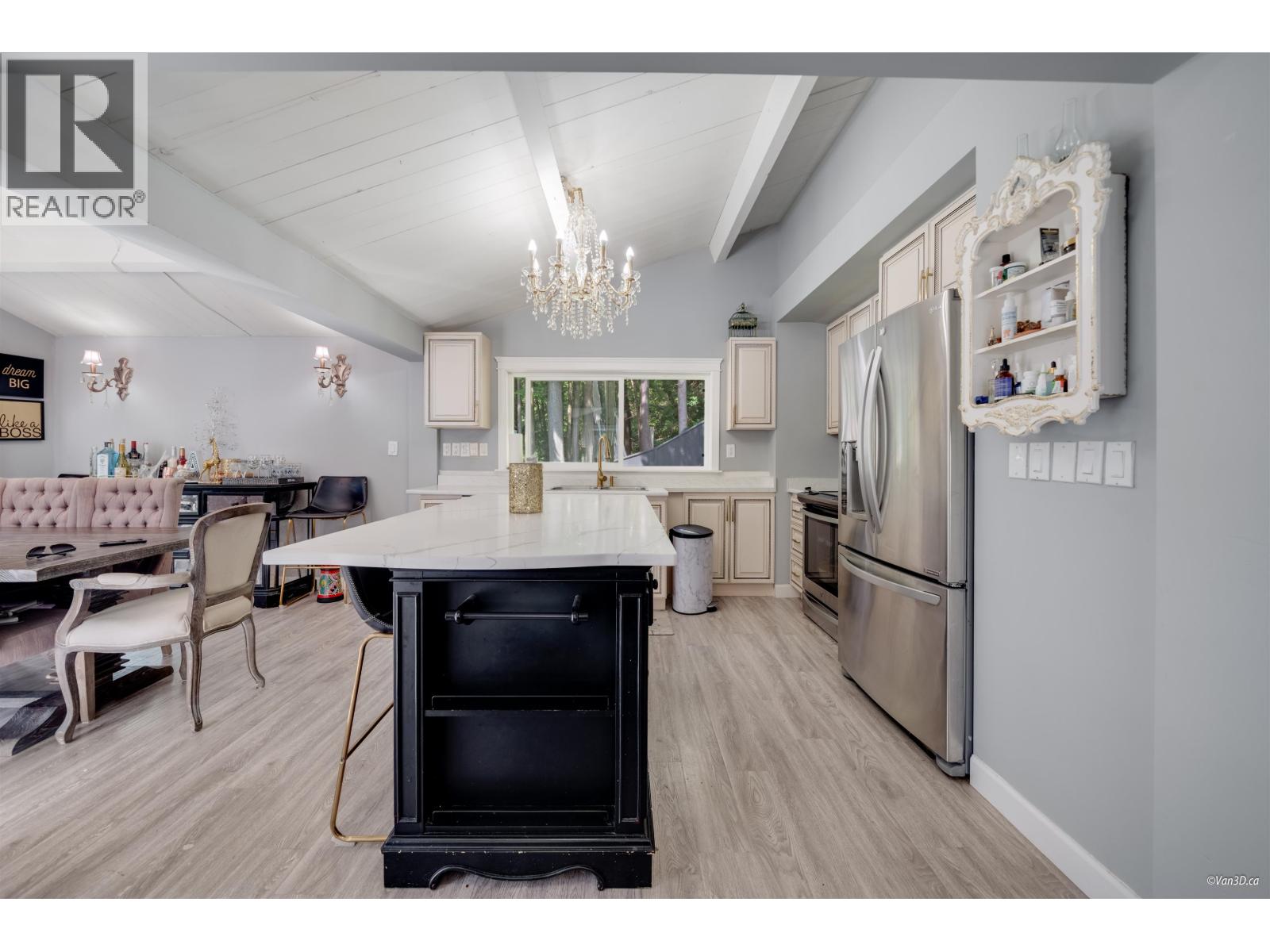 3870 Emerald Drive, North Vancouver, British Columbia  V7R 3B8 - Photo 10 - R3079388