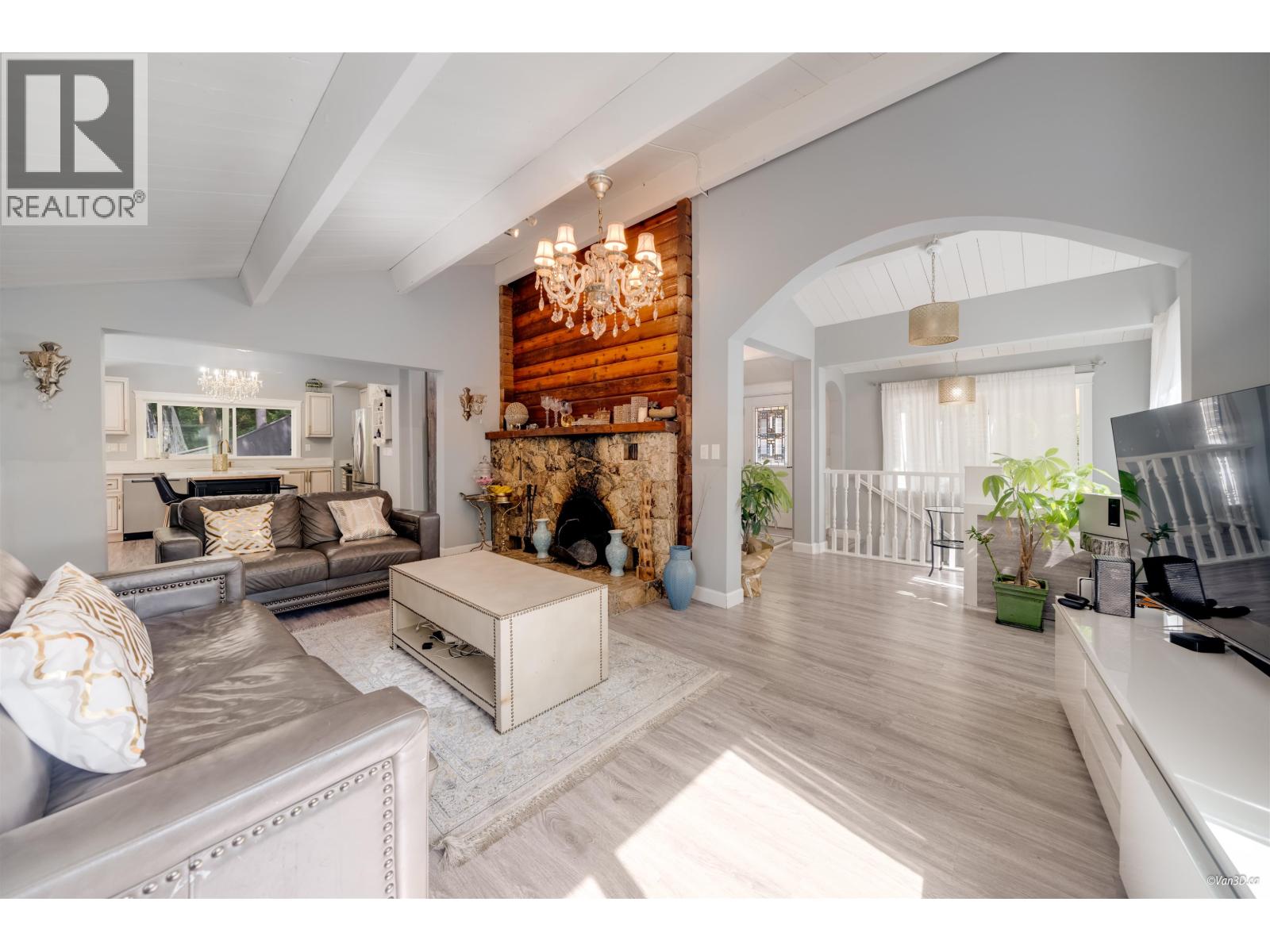 3870 Emerald Drive, North Vancouver, British Columbia  V7R 3B8 - Photo 7 - R3079388