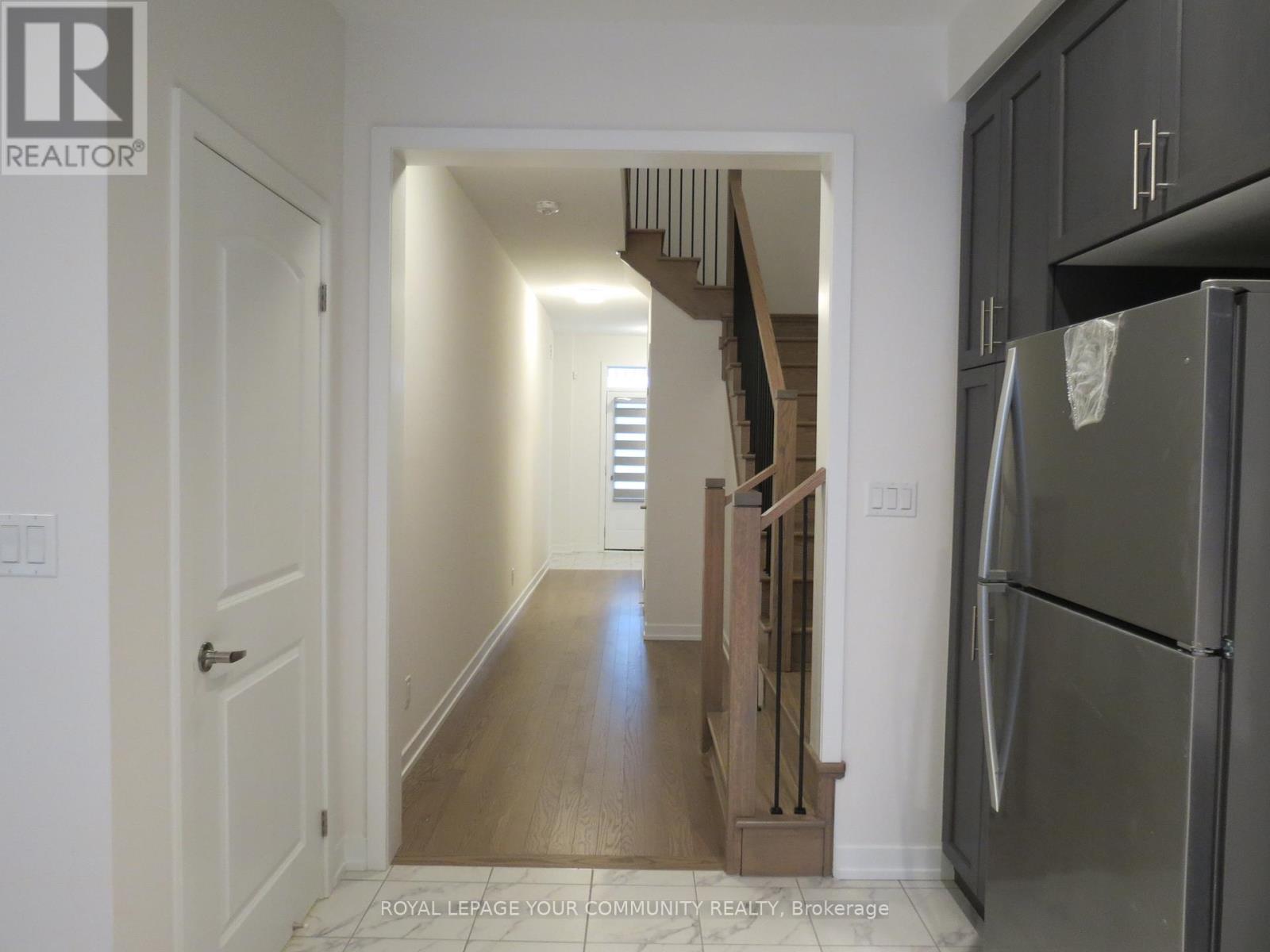 1152 Tanbark Avenue, Oakville, Ontario  L6H 8C4 - Photo 4 - W12693964