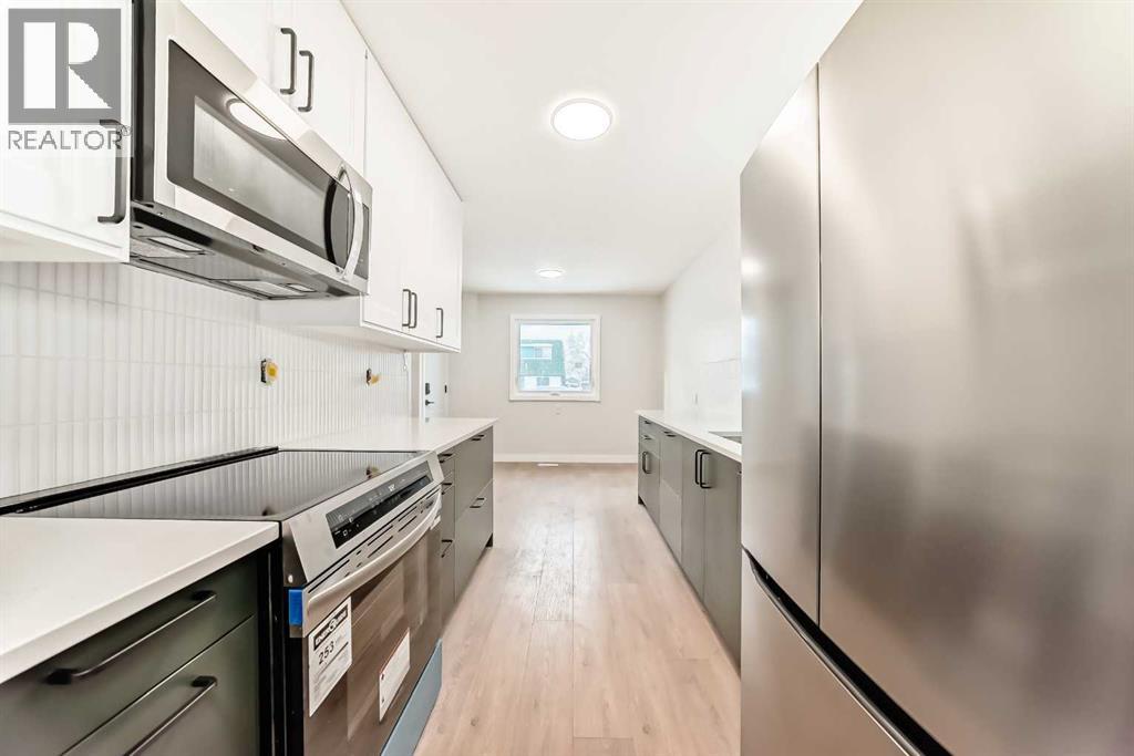 7634 24a Street Se, Calgary, Alberta  T2C 0Z7 - Photo 9 - A2272439