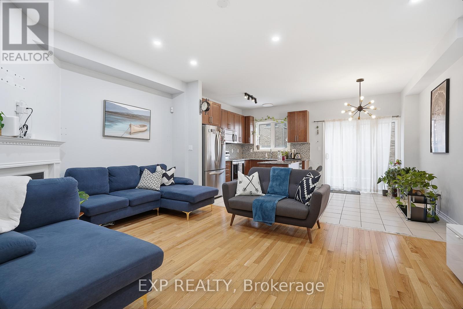 138 Agava Street, Brampton, Ontario  L7A 4R9 - Photo 3 - W12693988