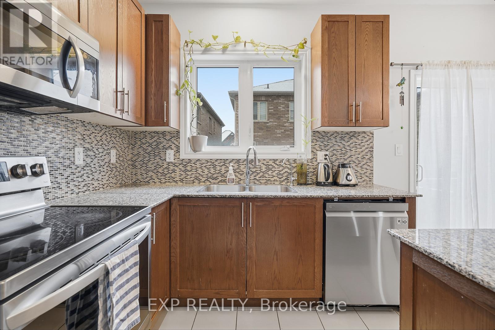 138 Agava Street, Brampton, Ontario  L7A 4R9 - Photo 9 - W12693988