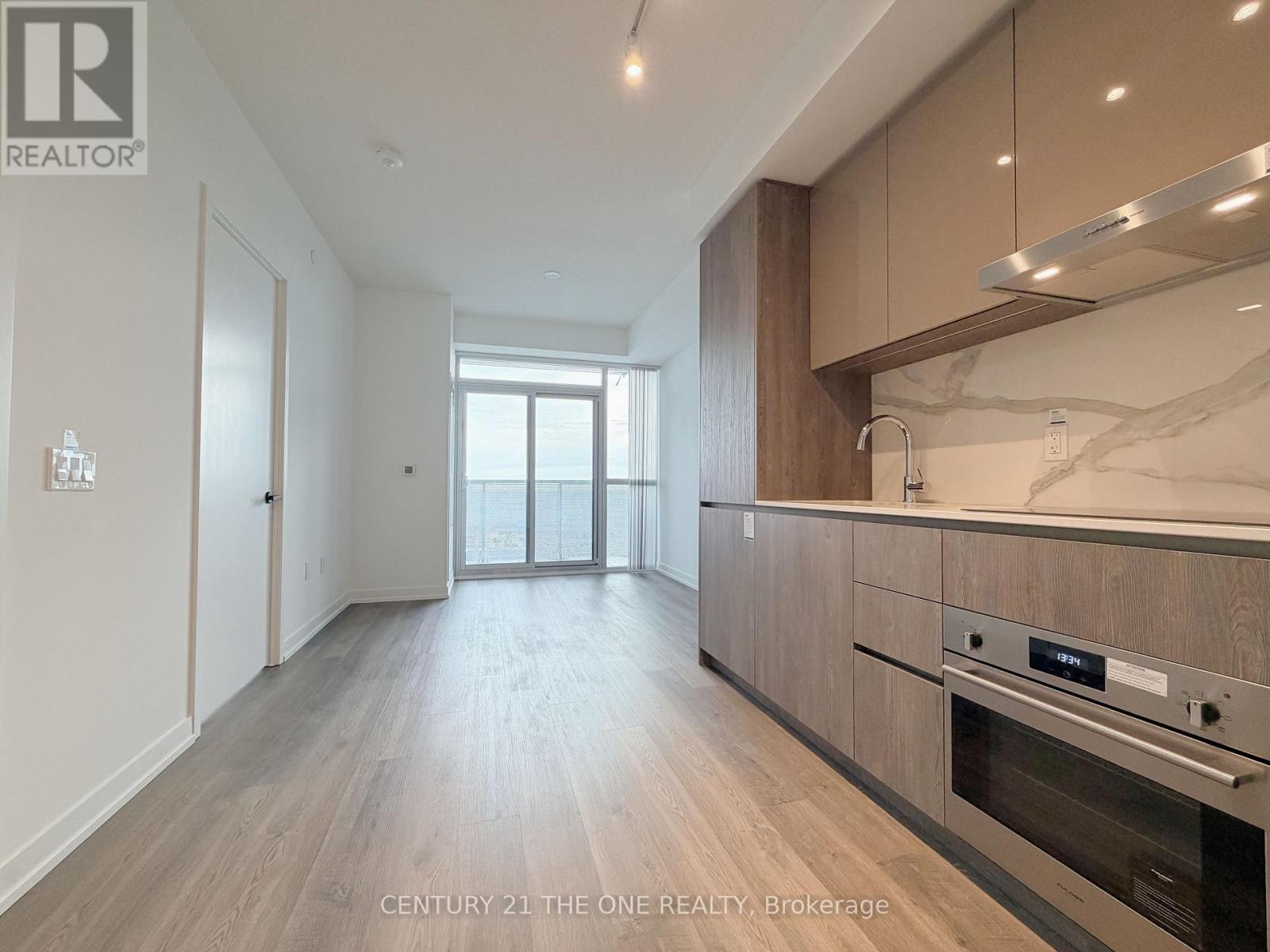 2310 - 8 Interchange Way, Vaughan (Vaughan Corporate Centre), Ontario  L4K 5Z7 - Photo 2 - N12694022