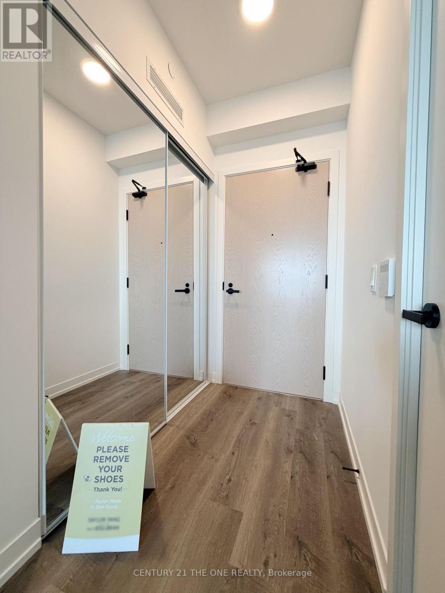 2310 - 8 Interchange Way, Vaughan (Vaughan Corporate Centre), Ontario  L4K 5Z7 - Photo 4 - N12694022