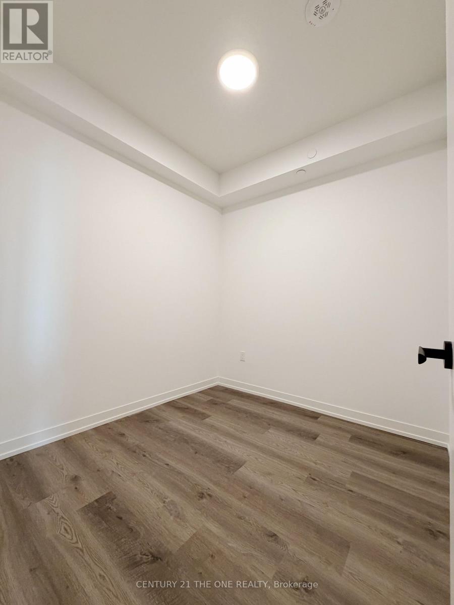 2310 - 8 Interchange Way, Vaughan (Vaughan Corporate Centre), Ontario  L4K 5Z7 - Photo 5 - N12694022