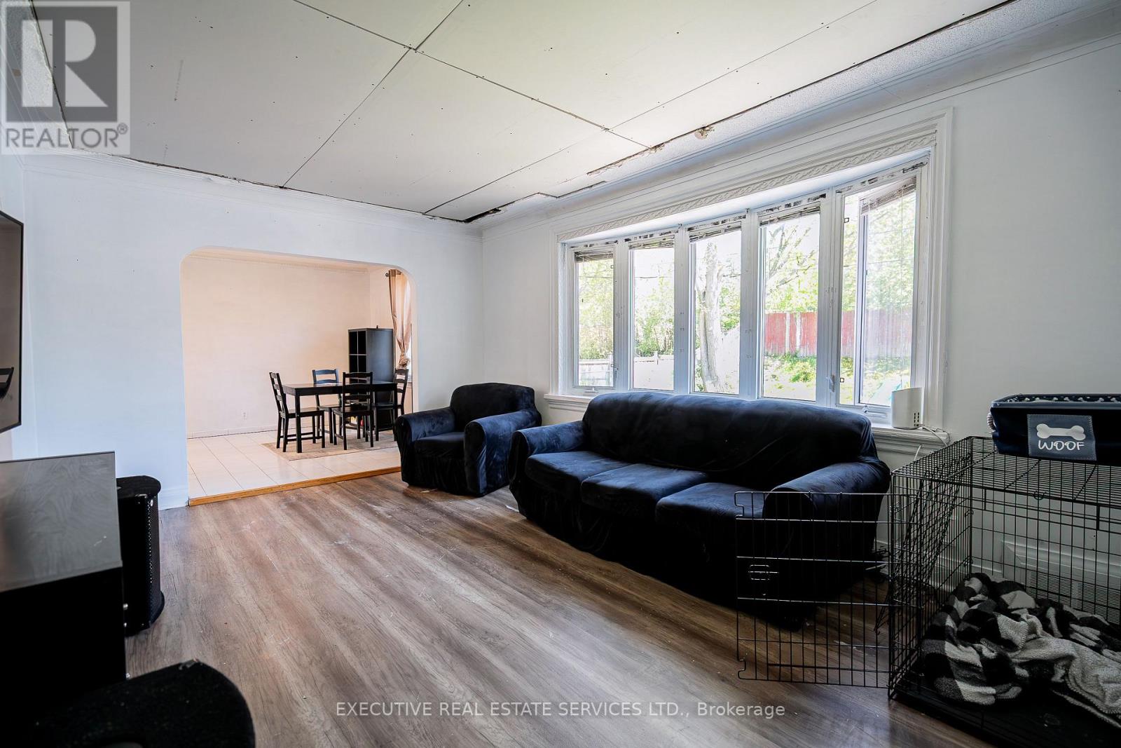 49 Trethewey Drive, Toronto (Beechborough-Greenbrook), Ontario  M6M 4B1 - Photo 13 - W12694004