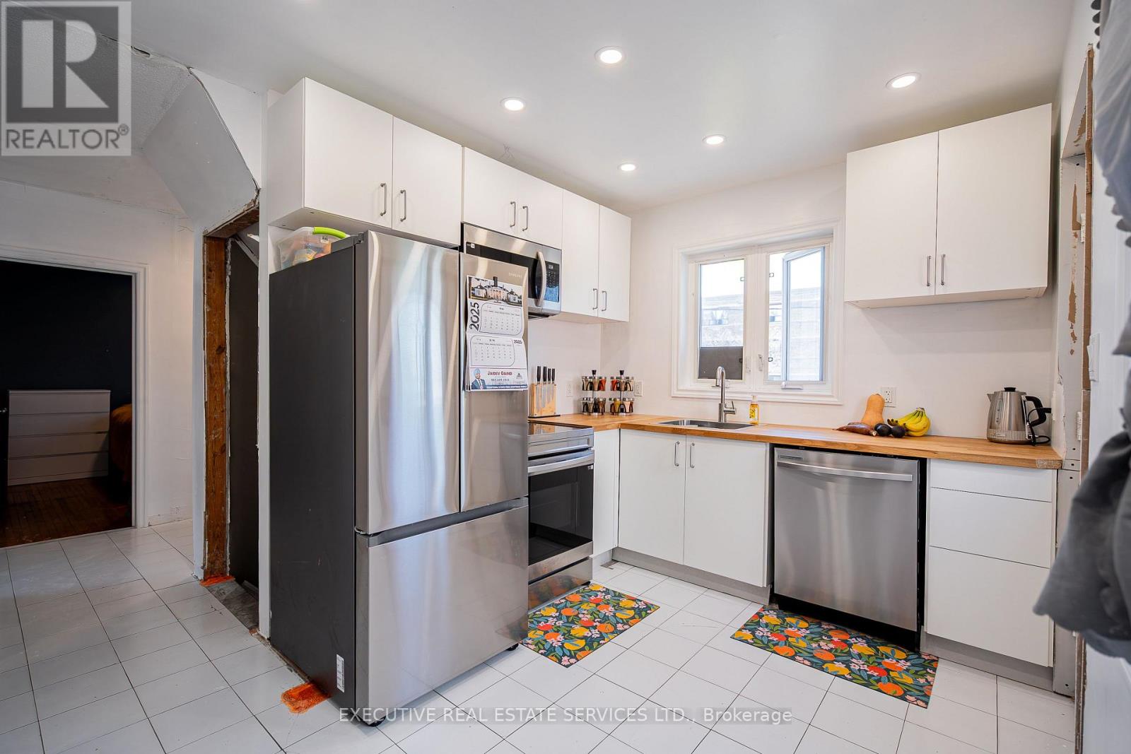 49 Trethewey Drive, Toronto (Beechborough-Greenbrook), Ontario  M6M 4B1 - Photo 17 - W12694004