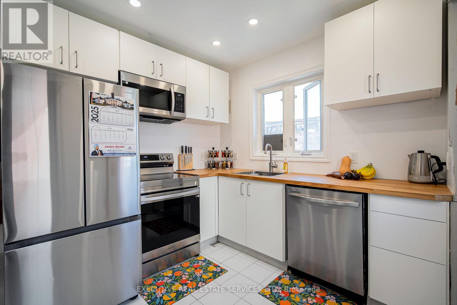 49 Trethewey Drive, Toronto (Beechborough-Greenbrook), Ontario  M6M 4B1 - Photo 19 - W12694004