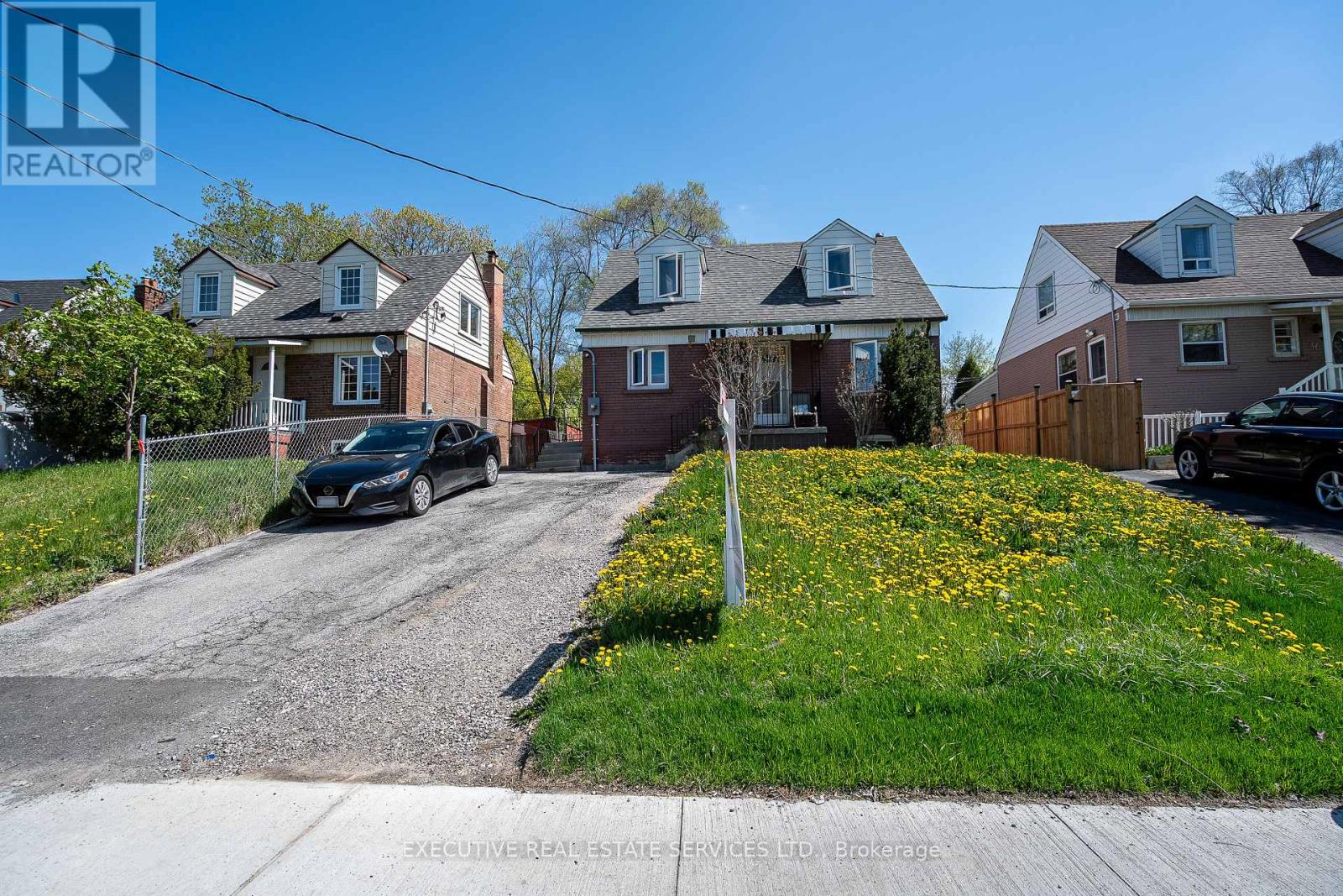 49 Trethewey Drive, Toronto (Beechborough-Greenbrook), Ontario  M6M 4B1 - Photo 2 - W12694004