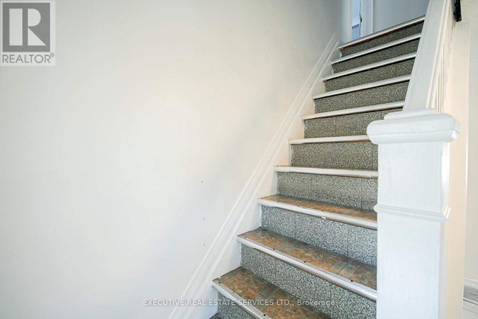 49 Trethewey Drive, Toronto (Beechborough-Greenbrook), Ontario  M6M 4B1 - Photo 21 - W12694004