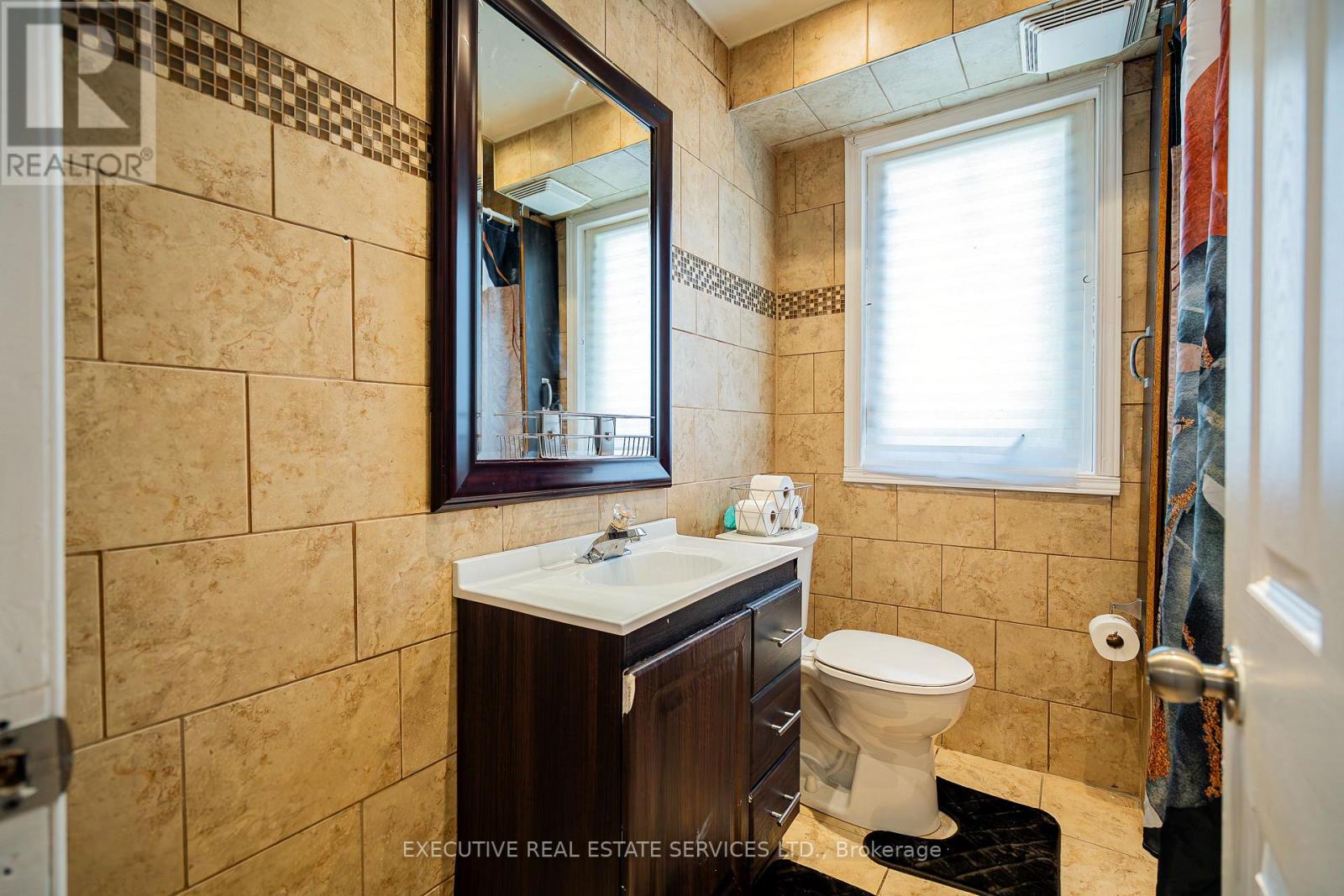 49 Trethewey Drive, Toronto (Beechborough-Greenbrook), Ontario  M6M 4B1 - Photo 27 - W12694004