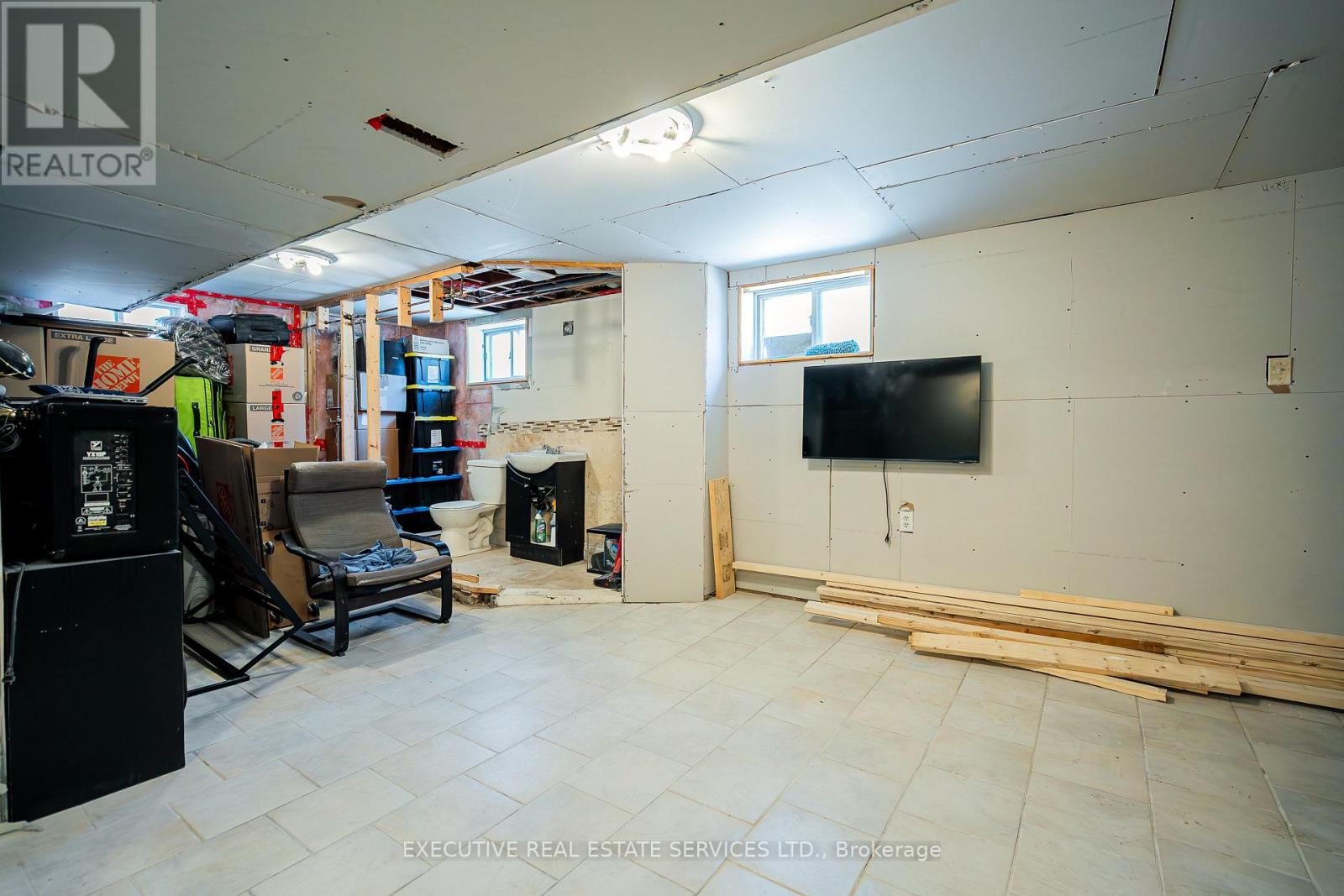 49 Trethewey Drive, Toronto (Beechborough-Greenbrook), Ontario  M6M 4B1 - Photo 32 - W12694004