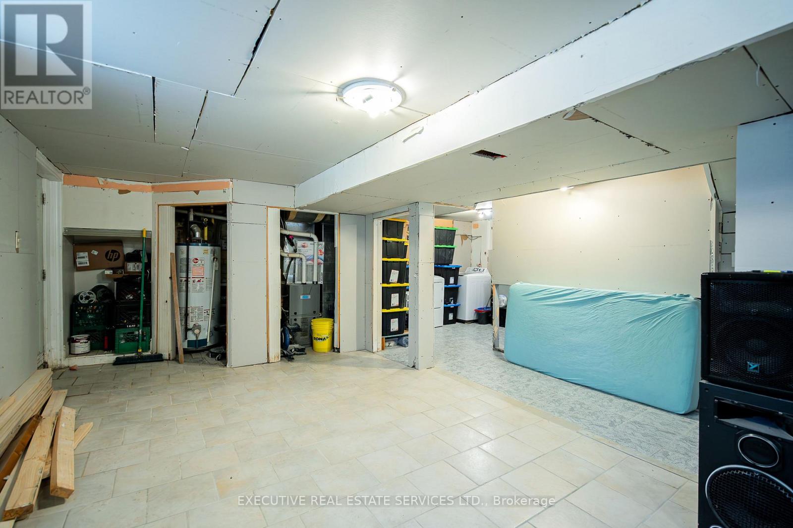 49 Trethewey Drive, Toronto (Beechborough-Greenbrook), Ontario  M6M 4B1 - Photo 34 - W12694004