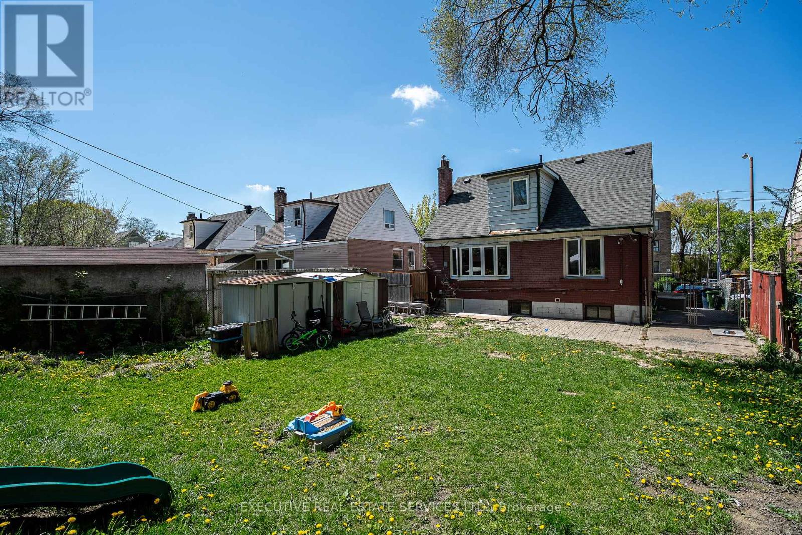 49 Trethewey Drive, Toronto (Beechborough-Greenbrook), Ontario  M6M 4B1 - Photo 38 - W12694004