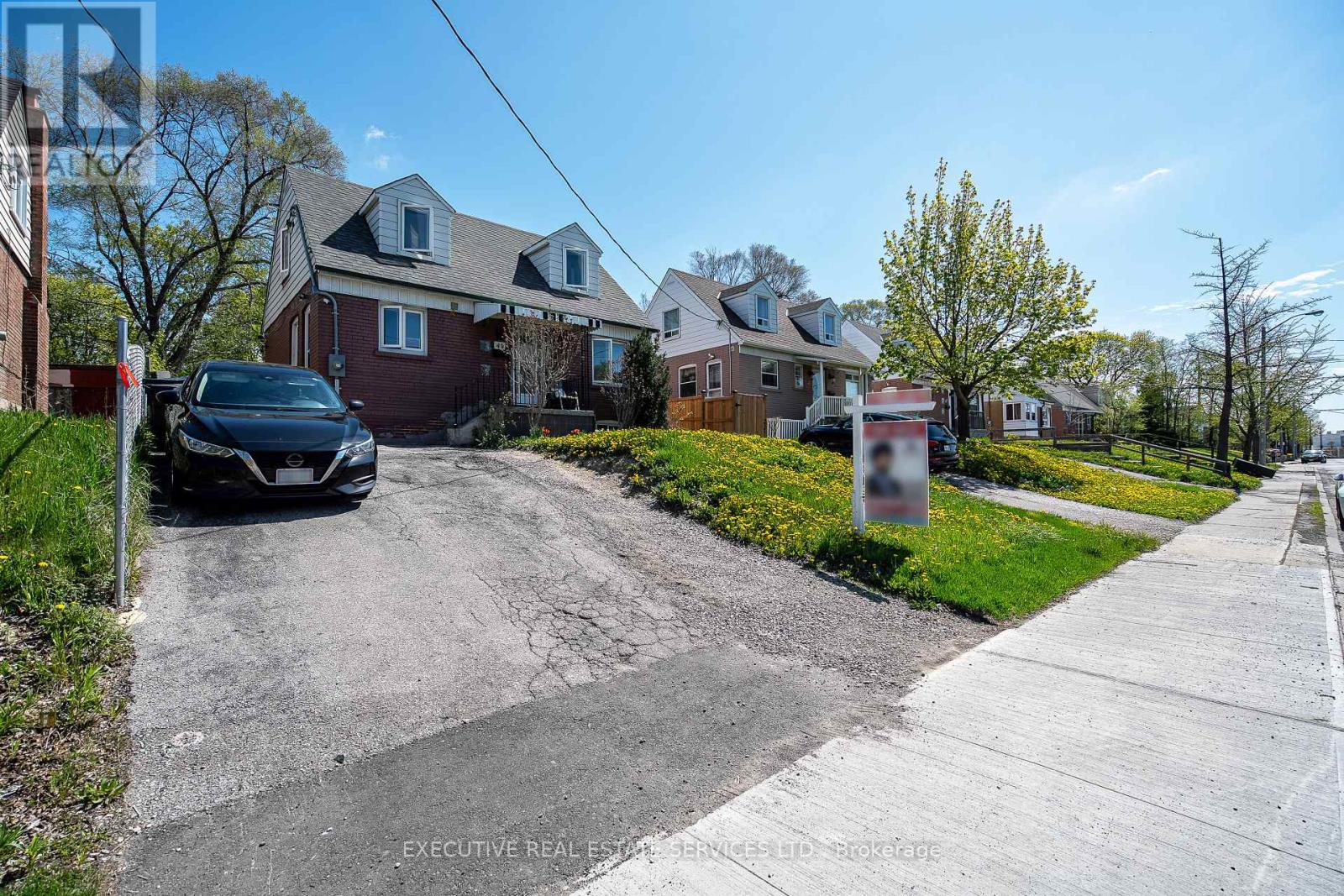 49 Trethewey Drive, Toronto (Beechborough-Greenbrook), Ontario  M6M 4B1 - Photo 4 - W12694004