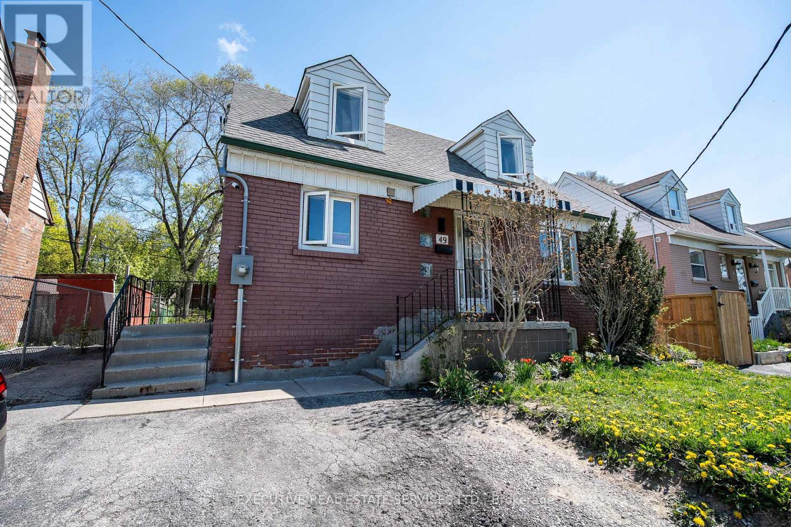 49 Trethewey Drive, Toronto (Beechborough-Greenbrook), Ontario  M6M 4B1 - Photo 5 - W12694004